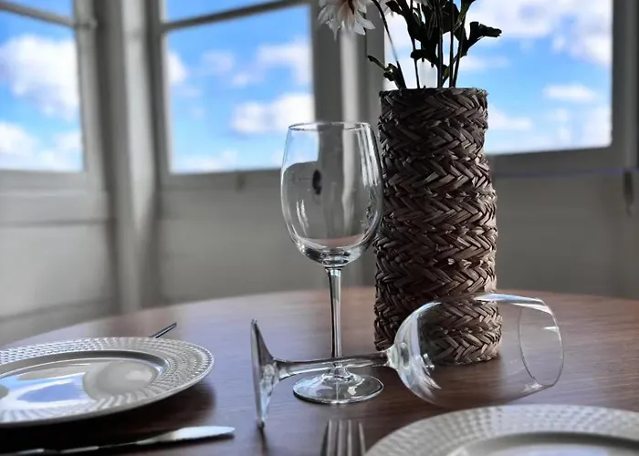 Modern 1bdr With Wifi & Harbour Views!